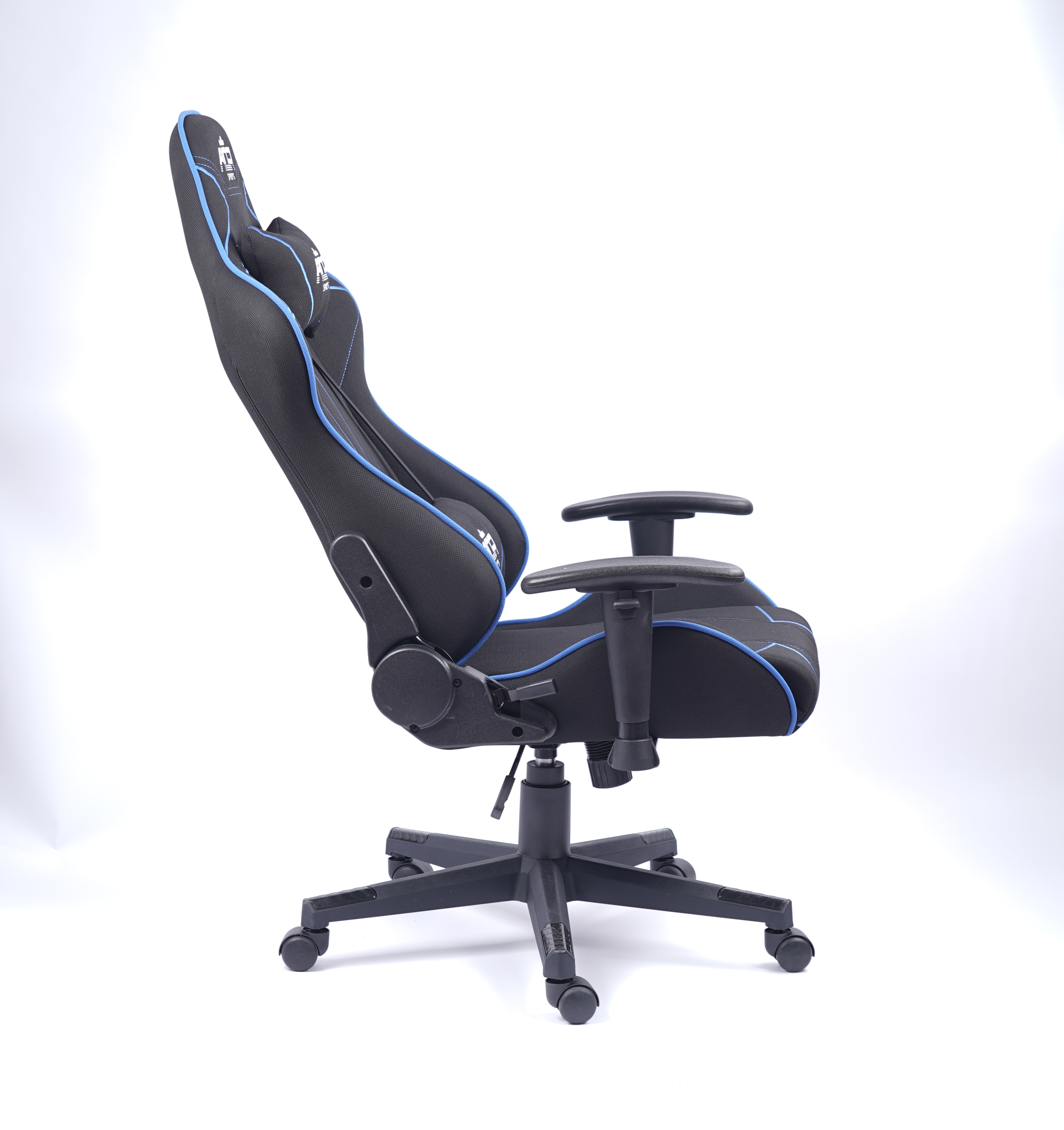 Um 180° drehbarer Gaming-Computerstuhl aus geformtem Schaumstoff für Zuhause